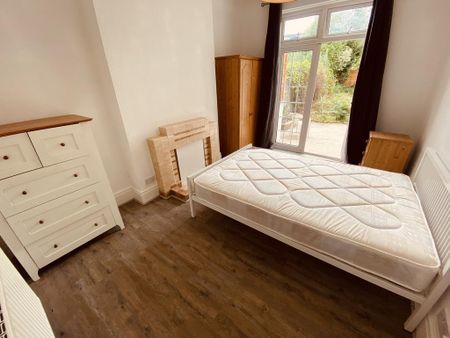 1 bedroom in a house share to rent - Photo 3