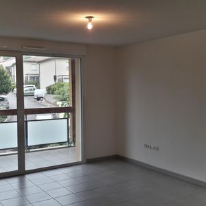 location Appartement T2 DE 44.13m² À BRUGUIERES - Photo 2