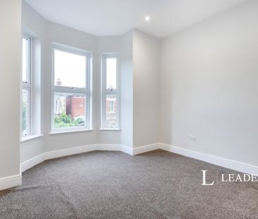 3 bedroom flat to rent - Photo 4