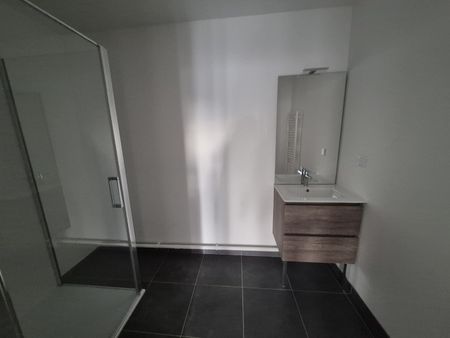 Location Appartement 3 pièces 65m² ARQUES 62510 - Photo 4