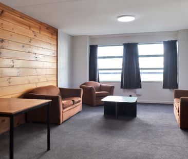 5 BEDROOM LIVING! - Photo 3