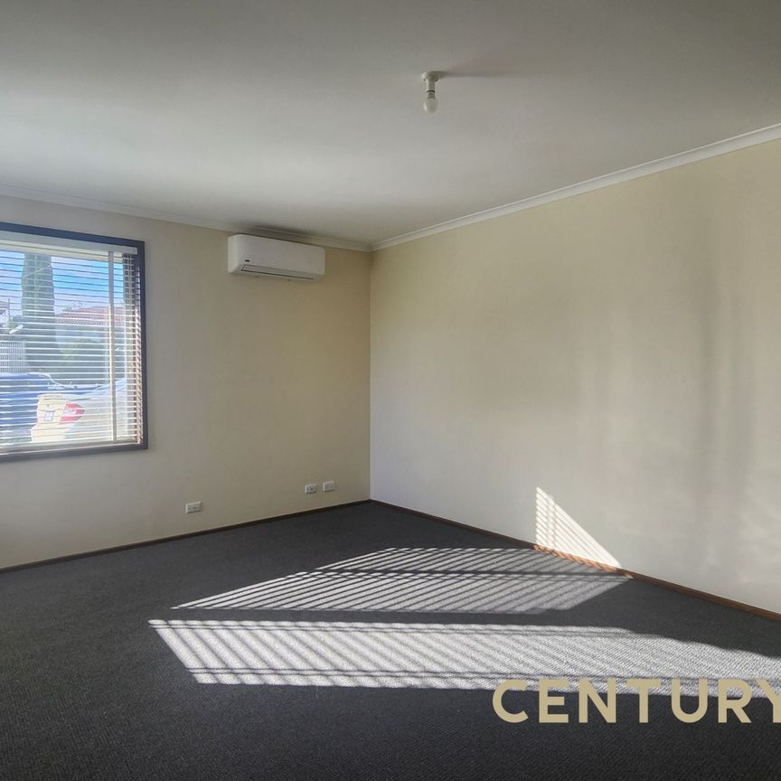 Neat, Bright & Convenient Living in Dandenong North - Photo 1