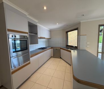 3 Bedroom home in quiet private setting - Photo 5