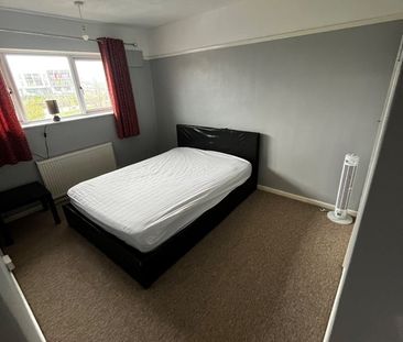 4 Bed Flat, Gainsborough Square, BS7 - Photo 1