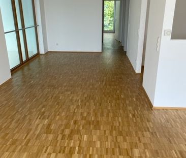 Charmante 3 Raum Wohnung im 2 Stock ohne Lift mit Balkon. Ein Tiefg... - Photo 3