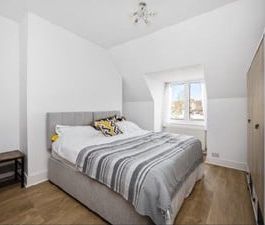 6 Bed Semi-Detached House, Sackville Road Up, BN3 - Photo 4