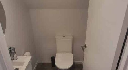 New Build Townhouse, 3 Bedrooms, Warm and Sunny - Photo 4