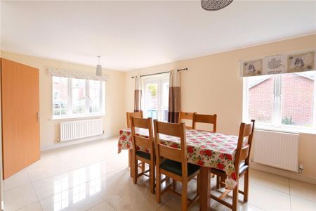 4 bedroom detached house to rent - Photo 3