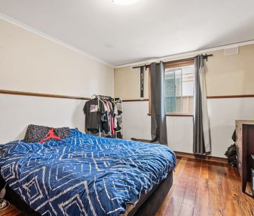 Modern comfort in this neat 3 bedroom home. - Photo 3