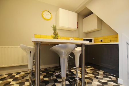 1 bedroom in a house share to rent - Photo 3