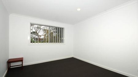 FAMILY HOME WITH DOUBLE GARAGE - Photo 5