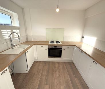 3 bedroom end of terrace house to rent - Photo 4