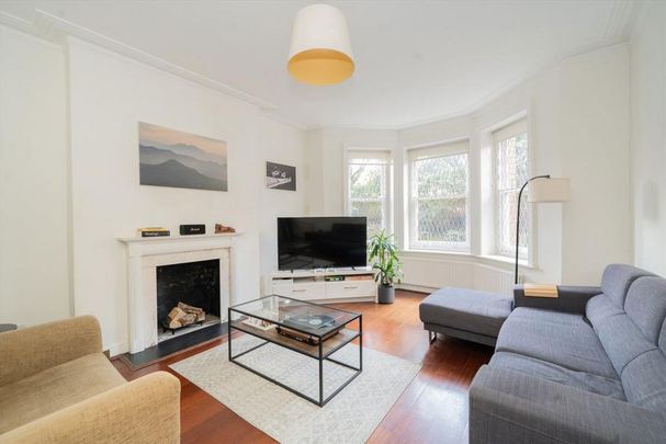 3 bedroom flat to rent - Photo 1