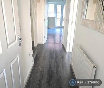 6 bedroom semi-detached house to rent - Photo 4