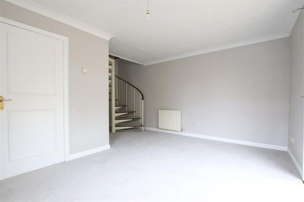 Woodfield Close, Tangmere - Photo 1