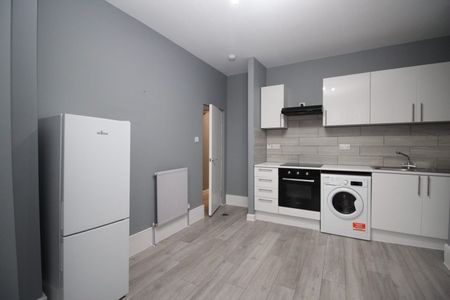 2 Bed Flat, Crescent Road, E13 - Photo 4