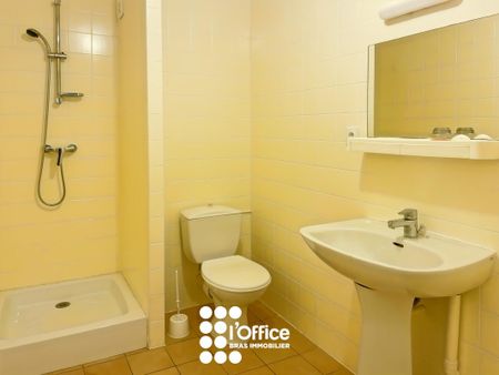 Location Appartement 1 pièce 25m² LA ROCHE SUR YON 85000 - Photo 2