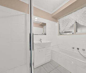 70 Oaktree Drive Drive, Hampton Park VIC - Photo 5