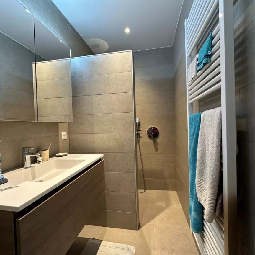 Luxueus appartement op de eerste verdieping op rustige centrumlocatie te 's Gravenwezel. - Photo 1