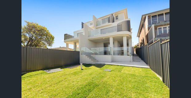 Stunning Five Bedroom Family Home - Photo 1