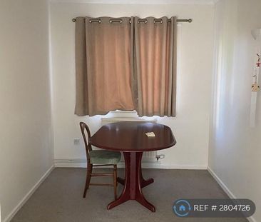 1 bedroom in a house share to rent - Photo 2