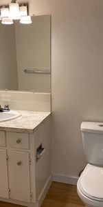 $1600 NEWLY RENOVATED 1BR APARTMENT - Photo 4