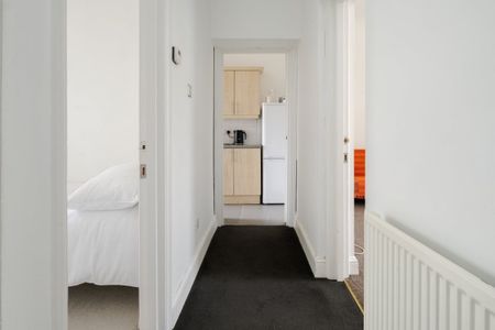 2 bedroom flat to rent - Photo 3