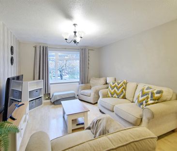 Elmgrove Estate, Hardwicke, Gloucester - Photo 2