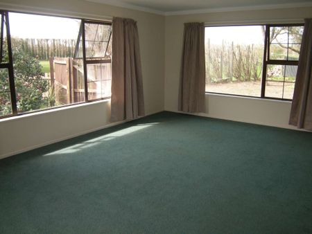 Springs Road Delight - Three room office for an extra price - Photo 5