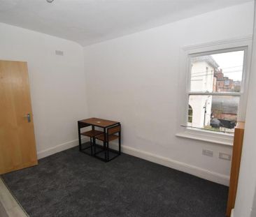 2 bedroom private hall to rent - Photo 3