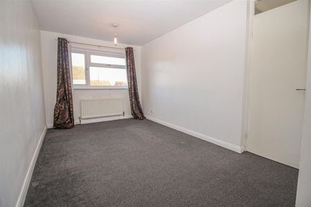 3 Bedroom House - Semi-Detached - Photo 4