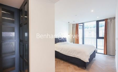 3 Bedroom flat to rent in Merino Gardens, London Dock, Wapping, E1W - Photo 2