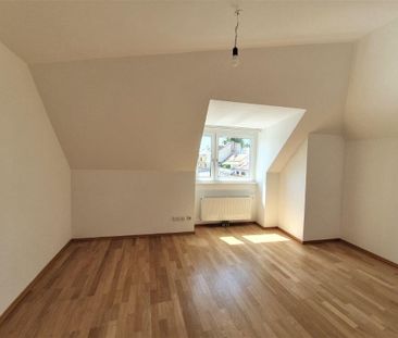 ERSTBEZUG nach Sanierung: 4-Zimmer DG-Terrassenwohnung - Grenze 9.B... - Photo 2