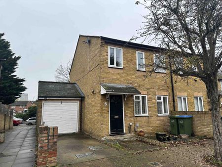 3 bedroom semi-detached house to rent - Photo 2