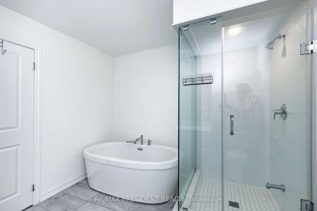 Condo Townhouse For Lease | W9244604 - Photo 5