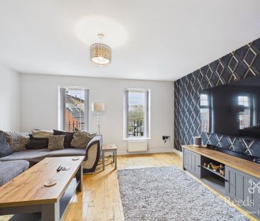 4 bedroom end of terrace house to rent - Photo 2