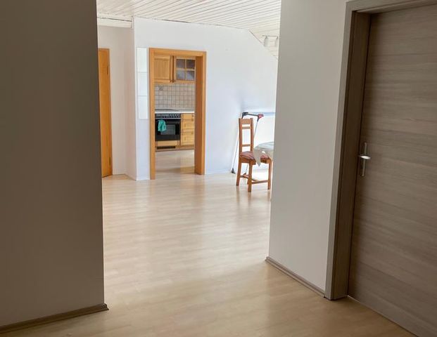 Möbliertes WG Zimmer mit Küche und Internet. Zahlung auch über Jobcenter möglich! - Foto 1