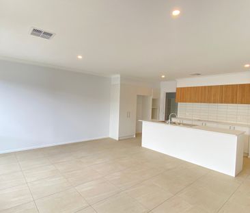 25 Saltbush Parade, Tralee NSW 2620 - Townhouse For Rent | Domain - Photo 6