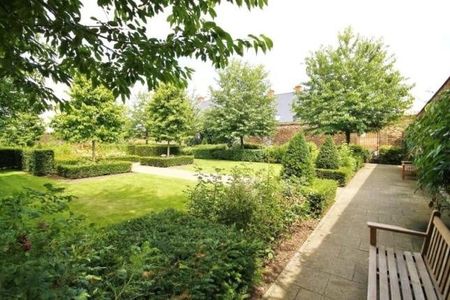 2 Bed Flat, Holford Way, SW15 - Photo 2