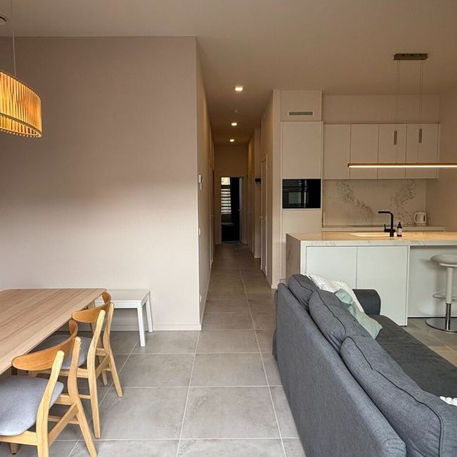Appartement te huur in Knokke voor € 1.100 met 2 slaapkamers - Photo 1