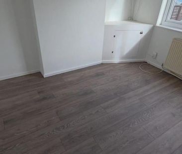 4 bedroom semi-detached house to rent - Photo 6