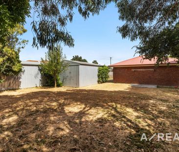 Cozy Three-Bedroom Rental: Ideal for First-Timers or Small Families! - Photo 4