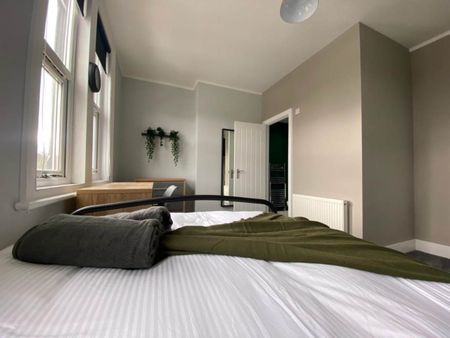 Beechwood Crescent (room 2), Burley, Leeds - Photo 3