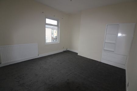 3 Bedroom Mid Terraced House - Photo 5