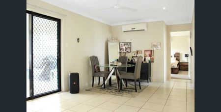 4 Bedroom House in Peaceful Neighborhood - Photo 2