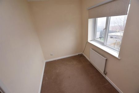 Beech Avenue, Pershore - Photo 2