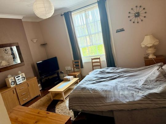 1 bedroom in a house share to rent - Photo 1
