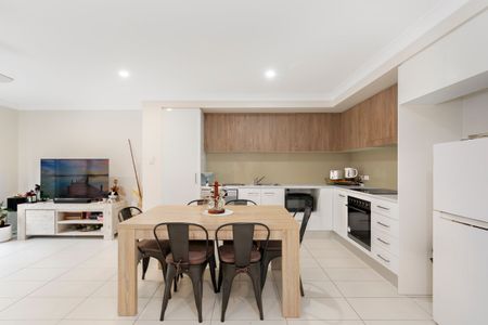 Popular Complex, 3 Bedroom Townhouse with Pool Access! - Photo 3