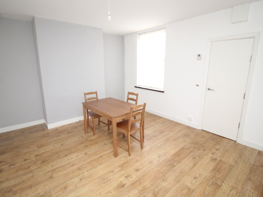 Spacious 4-Bedroom HMO – Harehills – AVAILABLE NOW Room 4 - Photo 1