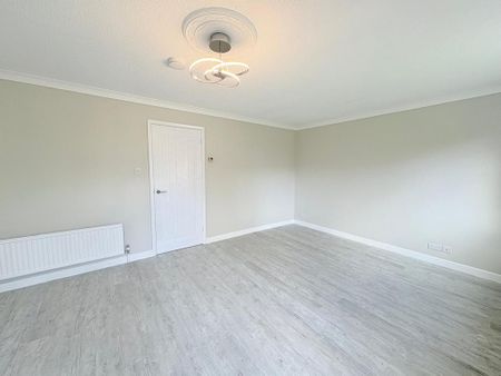 4 bedroom detached house to rent - Photo 3